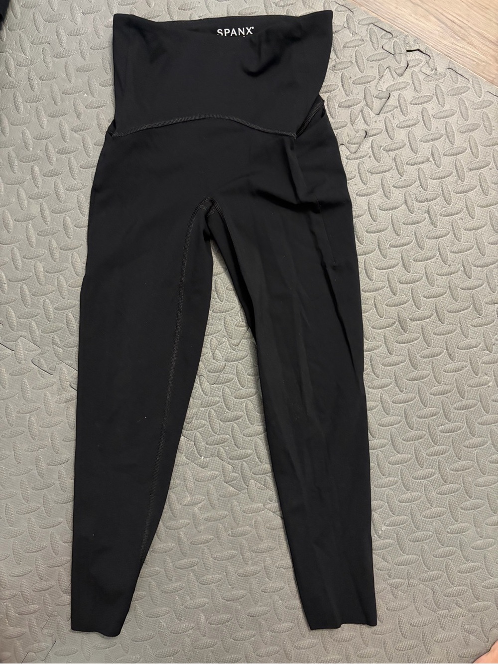 Spanx women’s black booty boost 7/8 pocket legging small